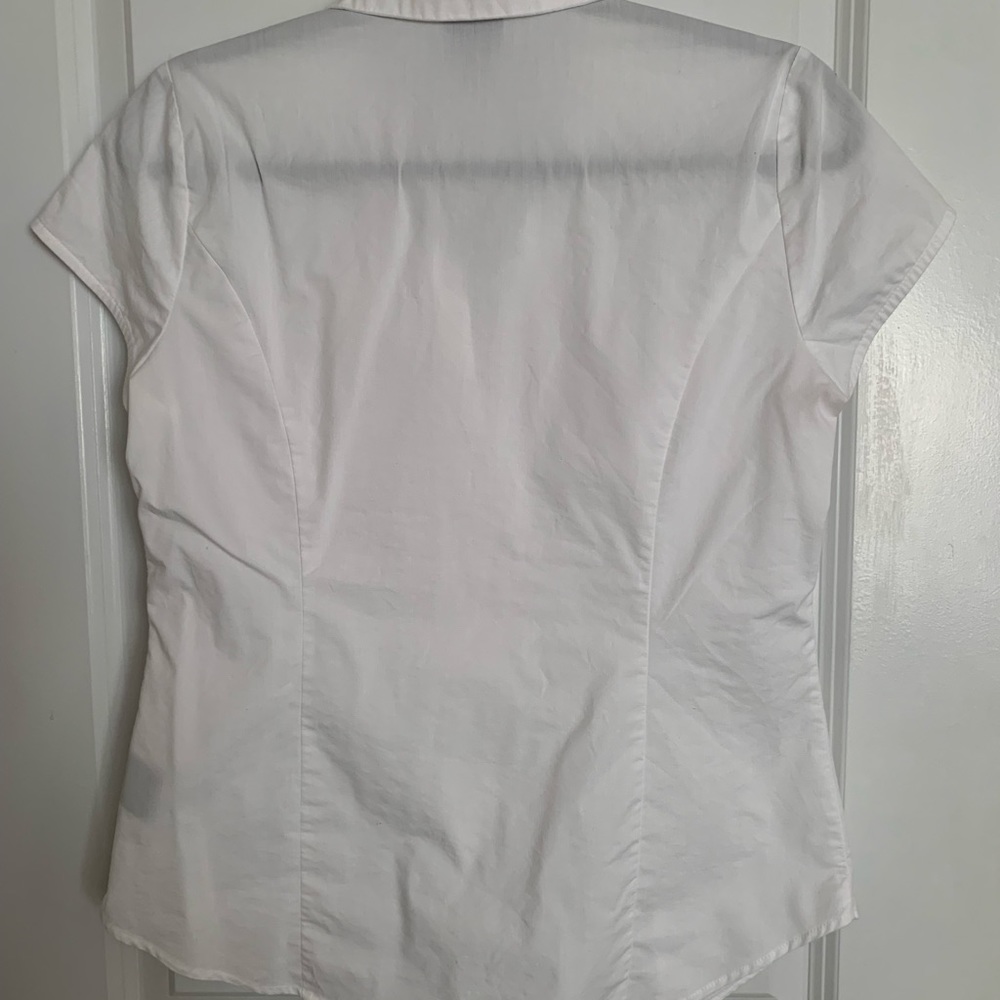 Crisp white collared button down - Picture 3 of 6